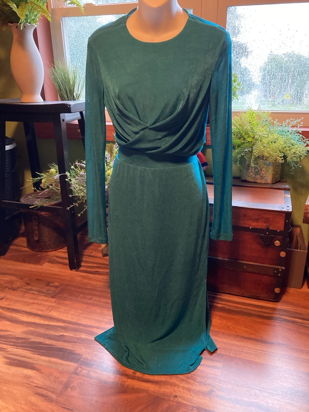 Sincerely Jules Medium 2 piece skirt and long sleeve top outfit